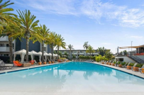 4 Beds Home In Newport Beach With Heated Jacuzzi, Pool, AC, Gym And Pickleball Courts